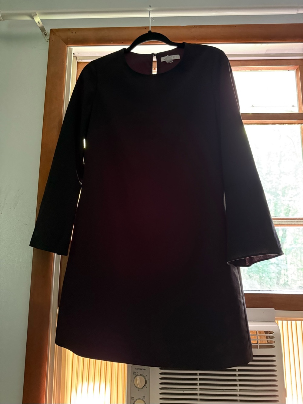 Women's Black Long-Sleeve Shift Dress - Timeless Minimalist